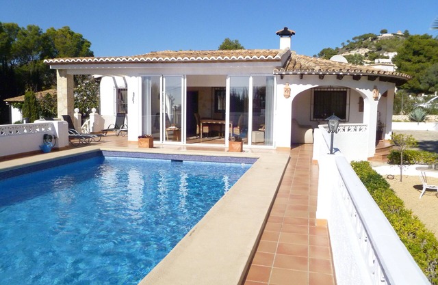 Villa für 4 Personen mit privatem Pool, Klima, Internet