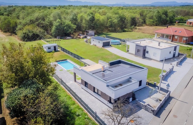 Villa Joy With Pool and Hot Tub, Sračinec, Croatia