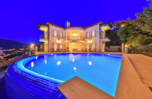 Villa June with spectacular views, 50 mt to the sea