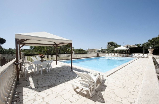 Villa 'Kaukana' mit privatem Pool, WLAN und Klimaanlage
