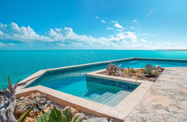Villa Kendara ~ Gästehaus am Meer ~ Panoramablick ~ Luxus ~ Privat ~ Nahe Hub ~ VERKAUF OKT