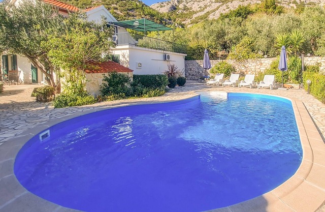 Villa Klara - Ferienhaus mit Terrasse, Pool und Meerblick