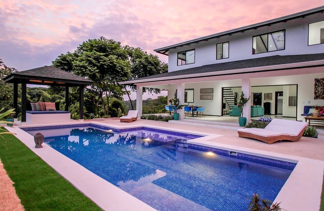 Villa Komodo bei Cactus Blue Luxury Villas. Schöner Pool, Aussicht + Garten.