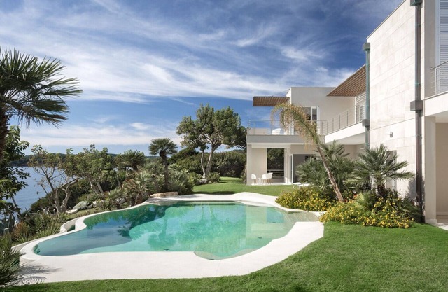 Villa Kylo - luxury seafront villa with pool in Alghero