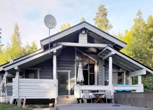 Villa Lähde Päijätsalon järvimaisemassa