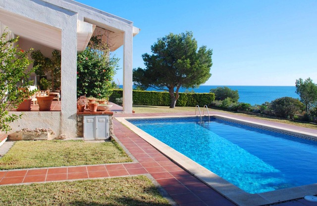 Villa L'Ametlla de Mar, 5 bedrooms, 12 persons