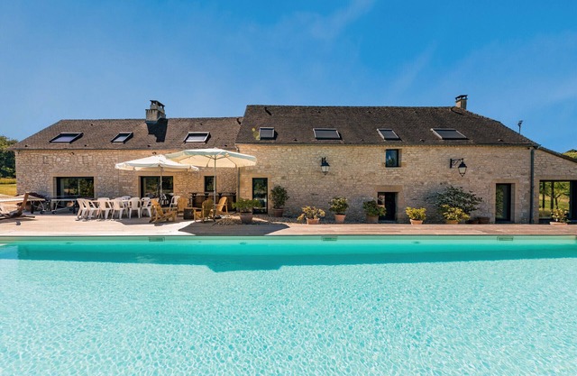 Villa Le Mirambeau – Luxus-Ferienvilla in der Dordogne mit Pool und 6 Schlafzimmern