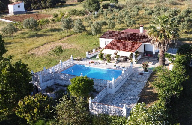 Villa 'La Blanca De Aroche' mit Bergblick, privatem Pool und WLAN