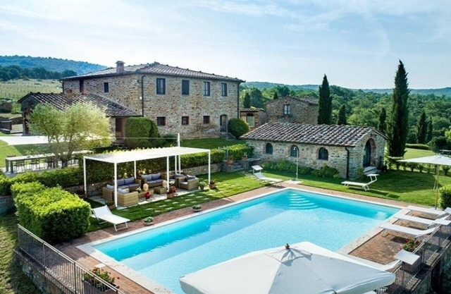 Villa in Bucine mit 9 Schlafzimmern 20 Schlafplätzen