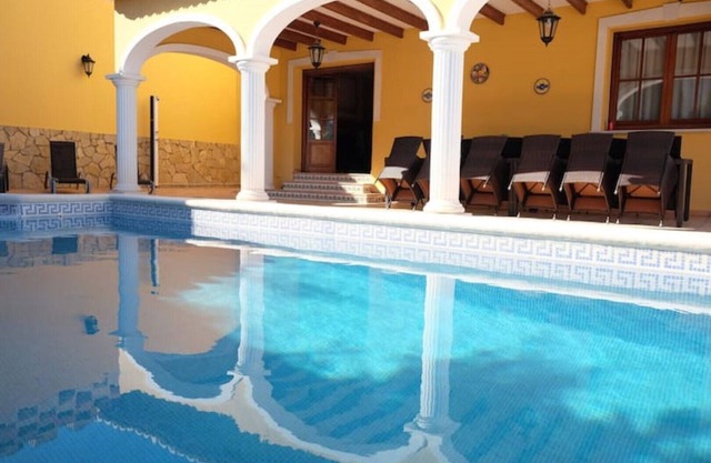 Villa La Corona Amarilla - 5 bedroom villa with private pool