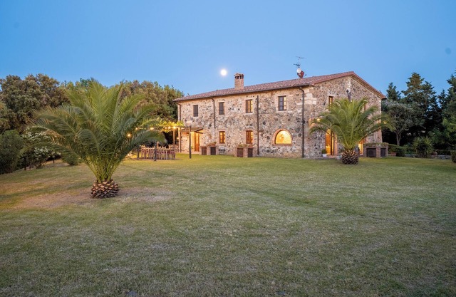 Villa La Lespa w/ Private Pool Billiards and Lake View
