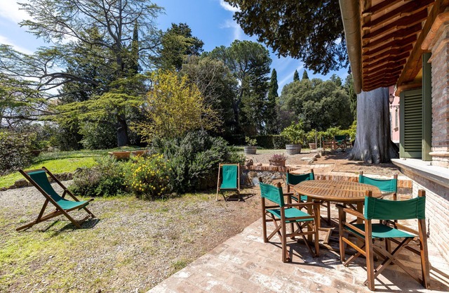 Villa 'La Limonaia' mit gemeinschaftlich genutztem Pool, privater Terrasse und WLAN