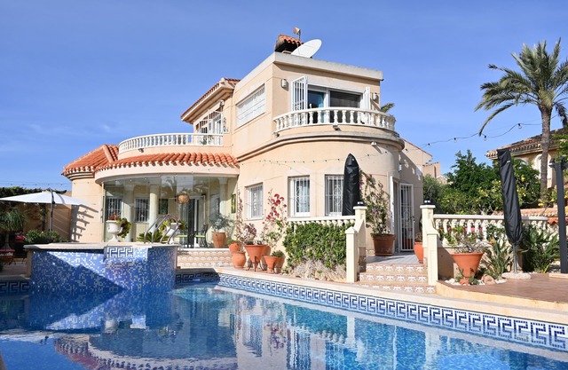 Villa La Maripose, 6 persons, privet pool, 20m from the beach, sea vieuw