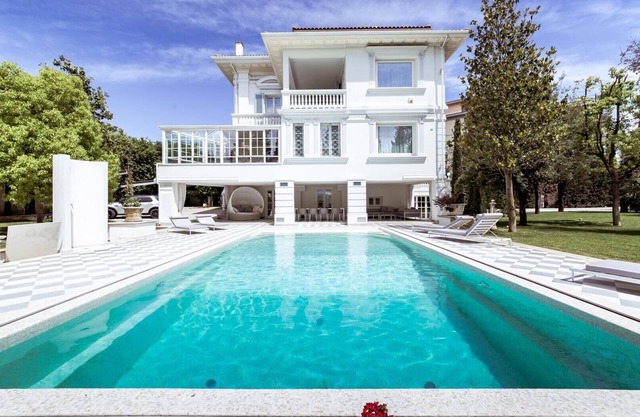 Villa La Perla Bianca 10, Emma Villas