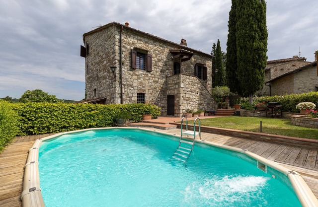 Villa 'La Petrosa' mit privatem Pool, privatem Garten und Balkon