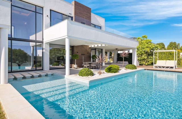 Villa La Quinta - 5 Bed Family Villa!