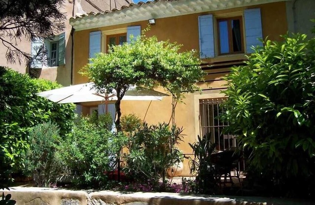 Villa La Risante-Aix-en-Pce / Das Tholonet / Angebot für 1.000 Euro / 14-21 / 07