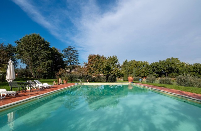 Villa 'La Tinaia Il Sole Verde' mit Gemeinschaftspool und WLAN