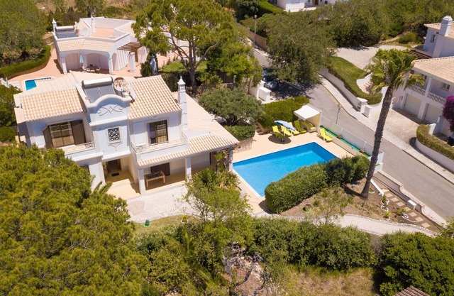 Villa Ladeira mit privatem Pool, Meerblick, Klimaanlage, kostenlosem WLAN, Sat-TV