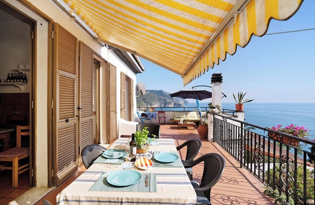 Villa "Lardarina" in der Nähe dem Strand mit Meerblick, Terrasse & WLAN