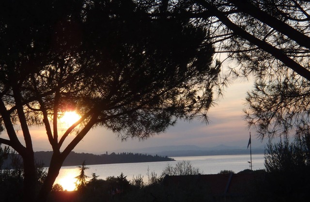 Villa Larry in San Feliciano sul Trasimeno mit Garten und Olivenhain