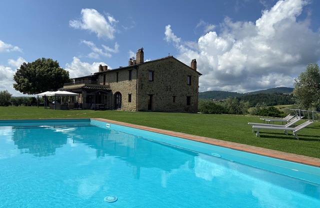 Villa 'Le Buccole Country House' mit Blick auf die peruginischen Berge, WLAN und Klimaanlage.