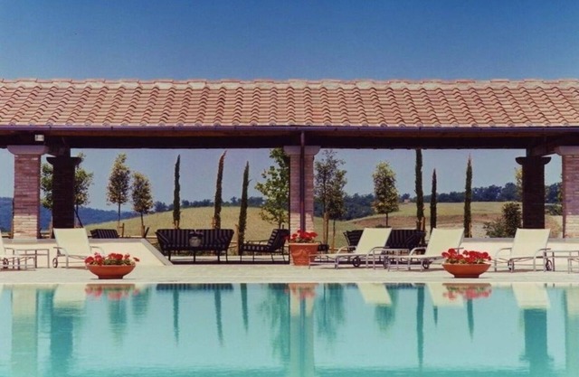 Villa in Montaione mit 17 Schlafzimmern 29 Schlafplätzen