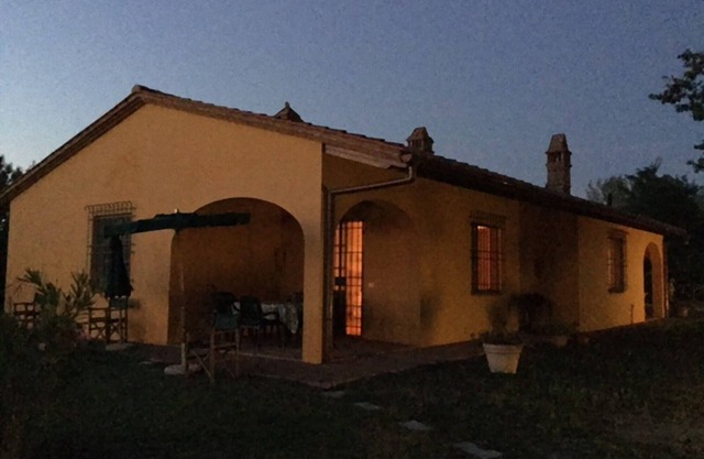 Villa "Le Ginestre" mit Swimmingpool auf toskanischen Hügeln.