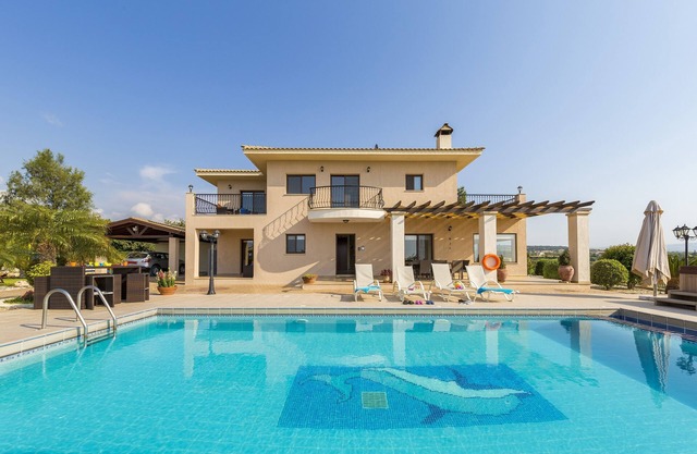 Villa Leni - Luxurious 4 Bed, 3 Bath Villa with Private Heated Pool, Hot Tub & Stunning Views