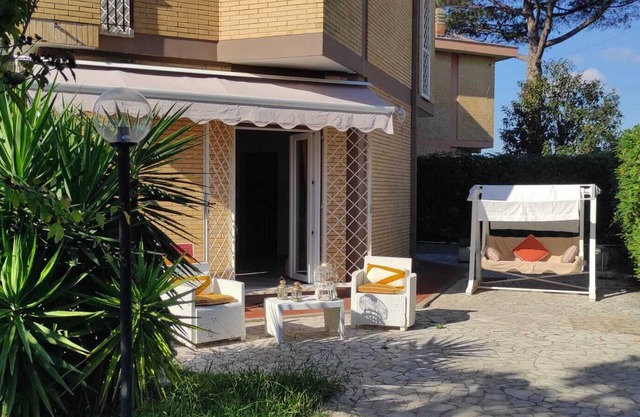 Villa Lido dei Pini garden 350sqm 3km from the sea, studio with wifi for smart work