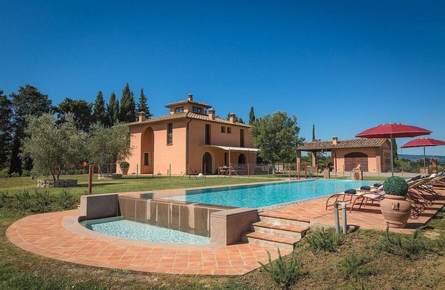 Villa Lirica: Eine elegante historische Villa im Grünen.
