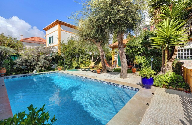 Villa 'Kleines Paradies 25 Minuten von Lissabon' mit privatem Pool, privater Terrasse und WLAN