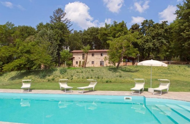 VILLA LIZ Tuscany, private pool, hot tub, property fenced, pets allowed