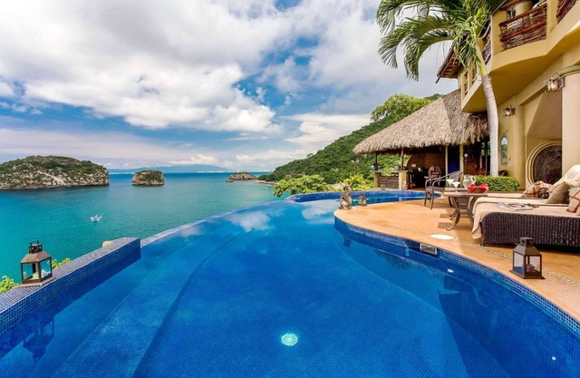 VILLA LOS ARCOS - 5 Sterne Oceanfront mit vollem Personal!