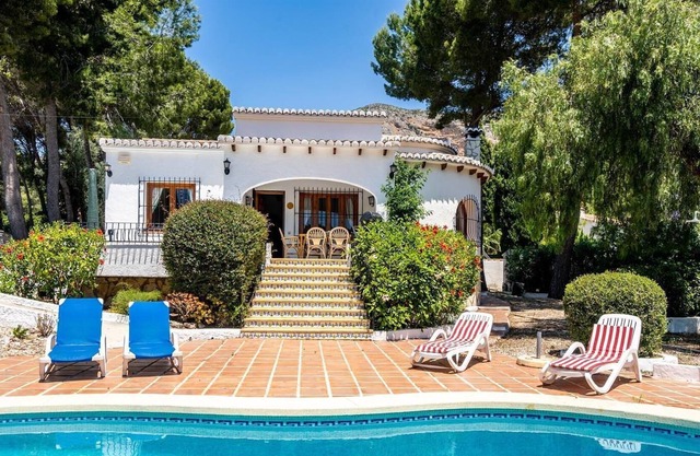 "Villa Los Lagos" mit Bergblick, privatem Pool, Terrasse, Garten, Klimaanlage und WLAN