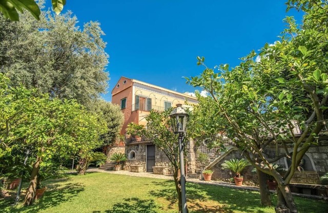 Villa Lucia- Elegant Décor, Private Swimming Pool, Awe-Inspiring Views