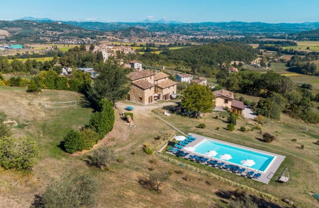 Villa Lugnano, private pool & large park
