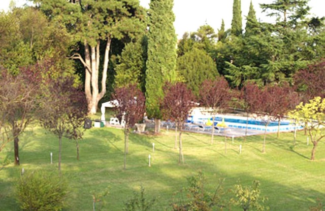 schöne Villa mit großem Park und Pool, in der Nähe von Venedig Station