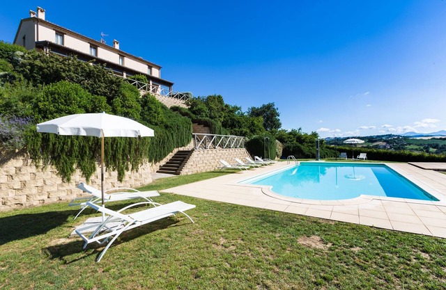 Villa Luisa, 4 Wohnungen mit Pool in Orciano, 20 Minuten von der Adriaküste - FeWo Furbo