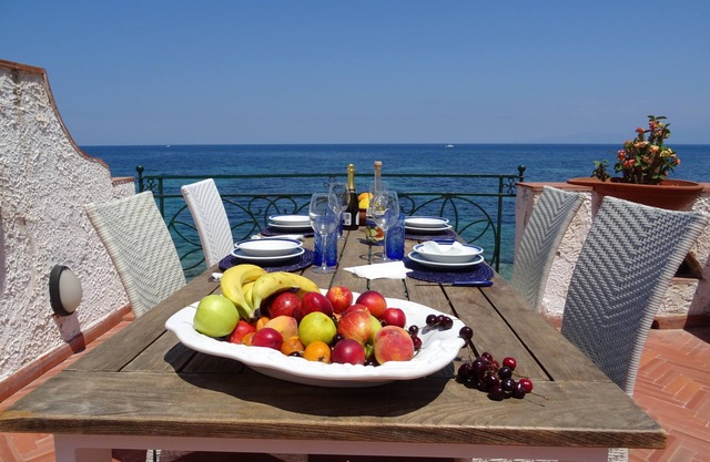 Villa luxurious on the seaside on two floors with ample terrace 12/14 beds