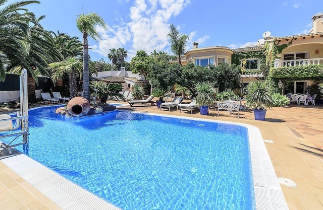 Villa 'Luxury Xenofilia Lll' mit Bergblick, WLAN und Klimaanlage