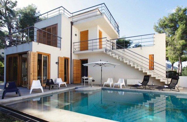 Villa Maria, beautiful and modern villa next to the sea