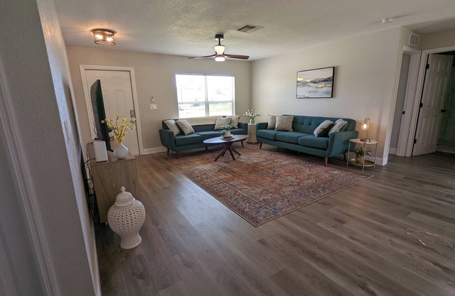Villa Magnolia-Be my Guest-Lehigh Acres/Fort Myers line close to Red Sox field