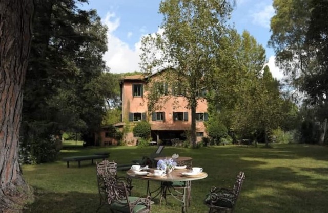 Villa Magritte, romantic and surrounded by greenery, one step away from Rome