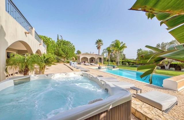 Villa Mali - Familienvilla mit großem beheiztem Pool und Jacuzzi!