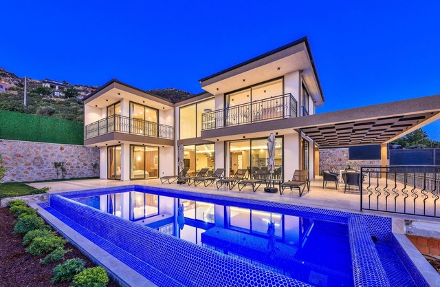 Villa Maranga: Concervative 3-Bed Villa, near Kalkan - Pool, Jacuzzi, Modern, 6 Guests