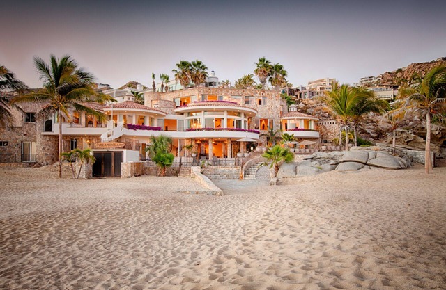 Atemberaubendes Anwesen am Strand mit 5 Schlafzimmern, Team vor Ort und 7. Nacht gratis *!