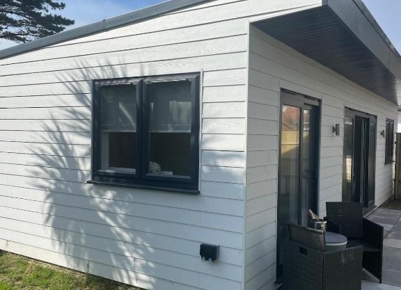 Villa Maria Garden Lodge - 2 Mins to Beach - Coastal - Large Garden - Modern