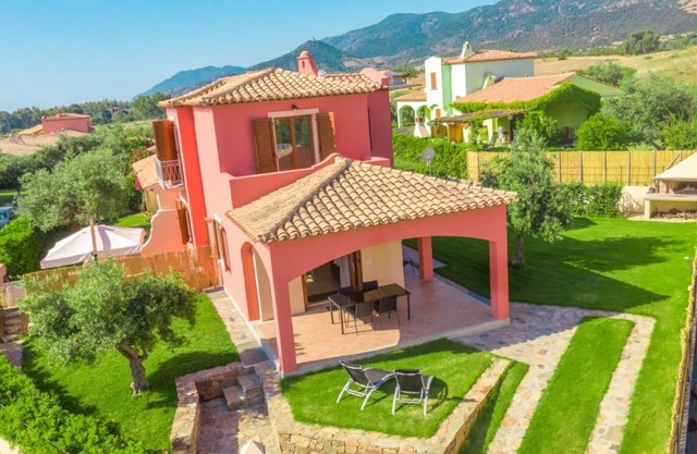 MEERESVILLA FÜR FAMILIEN MIT VERANDA UND GARTEN