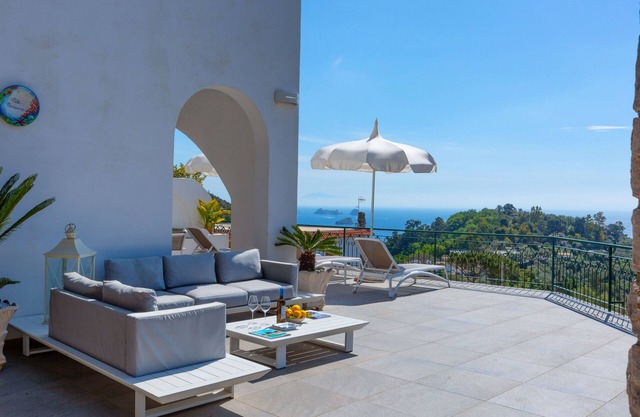 Villa Marianna, 4 bedrooms and seaview villa with pool